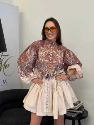 Marga mini suknelė ilgomis rankovėmis