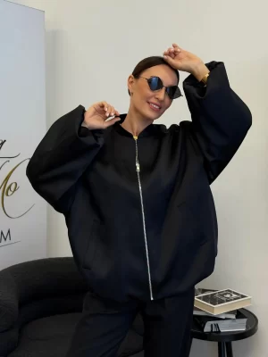 Juodos spalvos oversize stiliaus bomber švarkelis